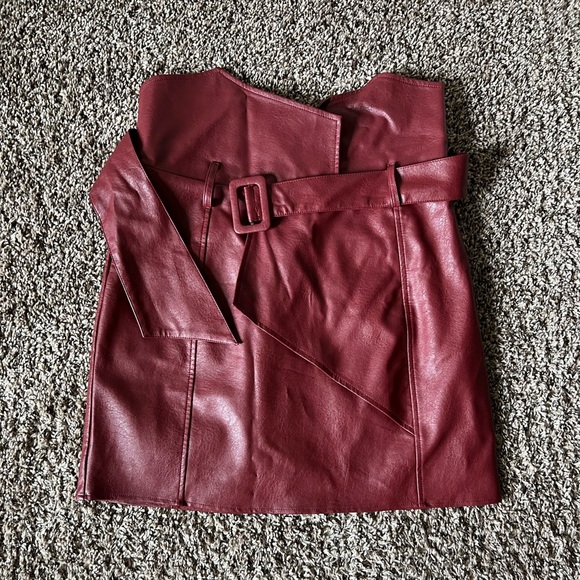 SHEIN red pleather mini skirt with belt - Picture 5 of 5
